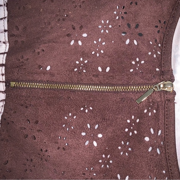 Knapp Studio Brown Giraffe pattern with Eyelets shoulder Top Size S - Picture 4 of 4